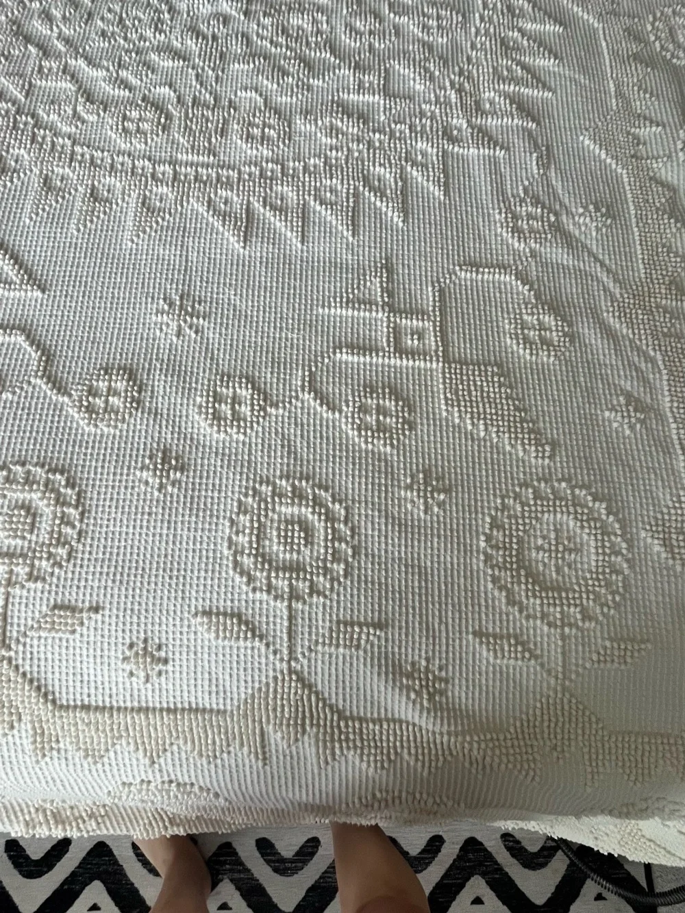 Morgan-Jones Minuet Cotton Chenille Twin/Full Bedspread Size 70” x 105” in Ivory